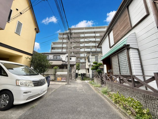 世田谷区船橋2丁目　建築条件付き売地の前面道路含む現地写真|2026.07.25撮影

現地ご見学希望・資料請求などお気軽にお問い合わせ下さい！
03-5990-5201