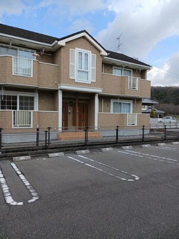 【駐車場】 | メゾン・ド・ソレイユＣ | 駐車場に車を止められます