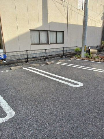 【駐車場】 | ビラ・エテルネルＡ | 駐車場に車を止められます