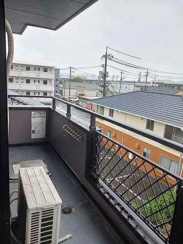 パルテールⅡのバルコニー|外からの目が気にならないバルコニーで洗濯物が干せます