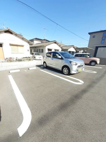 【駐車場】 | メゾン・ド・ジュネス | 駐車場に車を止められます