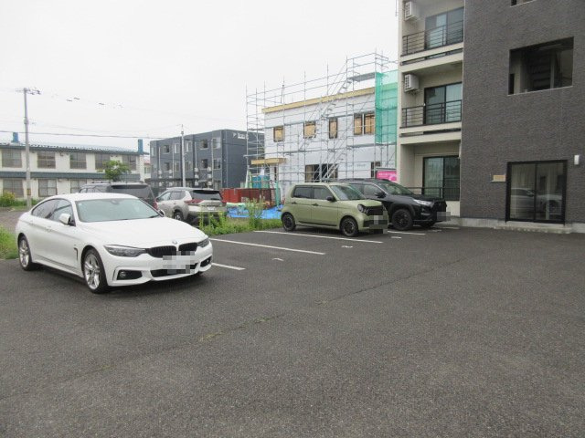 arola（アローラ）の駐車場
