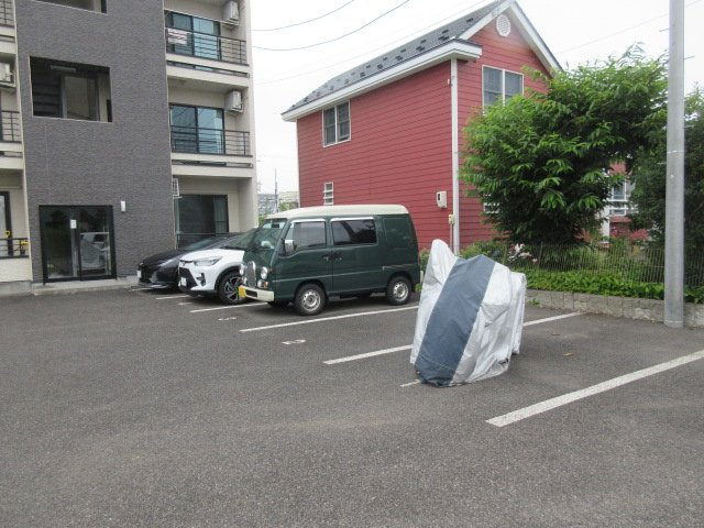 arola（アローラ）の駐車場