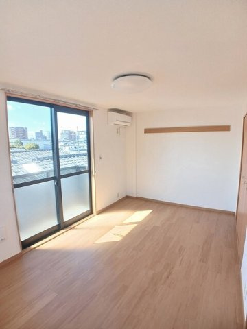 【内装】 | ベルフローラ | 明るい色調の室内です