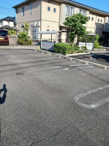 エヴァーグリーンＡ棟の駐車場|駐車場完備です