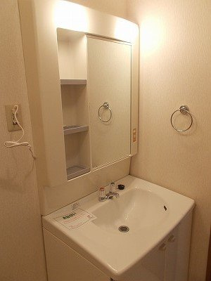 【洗面所】 | あんてぃーく | 忙しい朝には欠かせない洗面所です