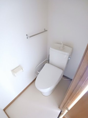 【トイレ】 | ファミール彦崎 | ゆったりとした空間のトイレです