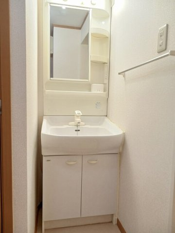 エヴァーグリーンＡ棟の洗面所|使いやすい洗面所です