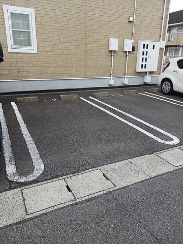 【駐車場】 | シーザリオ三番館 | 駐車場があるので、車を買う予定の方も安心です