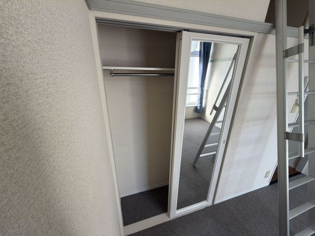 レオパレス高屋の庄の内装|明るい色調の室内です