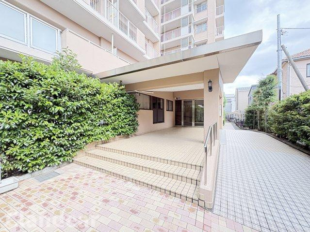 スカイパル鳩ヶ谷本町のエントランス|ドキドキの新生活も、安心してスタート。ぴったりの住まいを見つけませんか？クランディアが一緒に住まい選びをサポートします‼　まずは、お気軽にお問合せください　＃クランディア