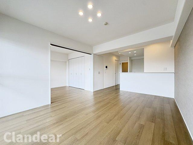 スカイパル鳩ヶ谷本町の居間・リビング|ドキドキの新生活も、安心してスタート。ぴったりの住まいを見つけませんか？クランディアが一緒に住まい選びをサポートします‼　まずは、お気軽にお問合せください　＃クランディア