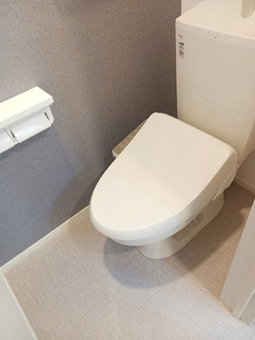 パン・カオレＢのトイレ|落ち着いた色調のトイレです