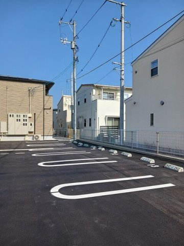 【駐車場】 | アヴェニールガーデン | カースペースがあります