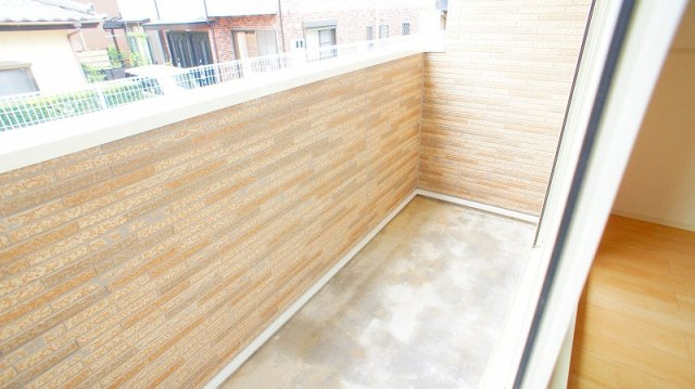 アットホームひまわりⅡのバルコニー|バルコニーからの眺めを楽しみながら食事をしませんか