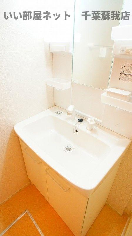 アットホームひまわりⅡの洗面所|スペースが確保できる洗面所です