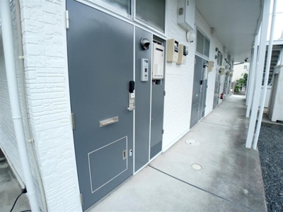 【玄関】 | レオパレスアロハＢ | 収納もある玄関です