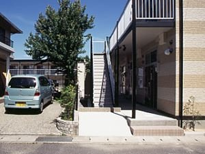【玄関】 | レオパレスアロハＢ | ※写真と現状が異なる場合は現状を優先