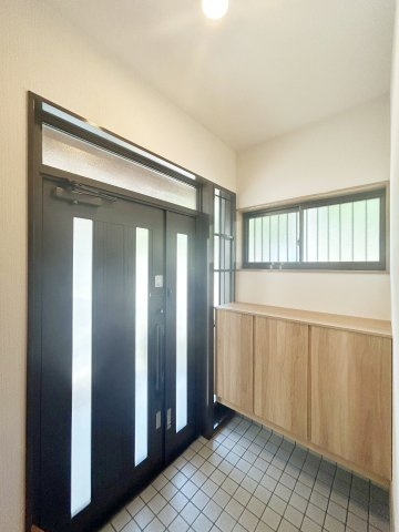 高知市横浜新町1丁目　中古戸建の玄関