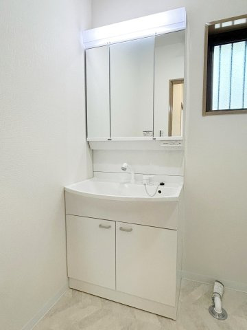 高知市横浜新町1丁目　中古戸建の独立洗面台