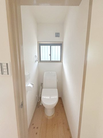 高知市横浜新町1丁目　中古戸建のトイレ