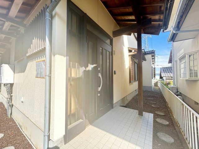 高知市横浜新町1丁目　中古戸建の玄関