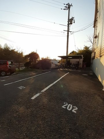 【駐車場】 | ヒルズ・コート | 駐車スペースもあります