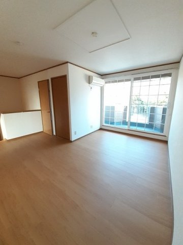 【居間・リビング】 | ヒルズ・コート | ゆったり過ごせる居間です