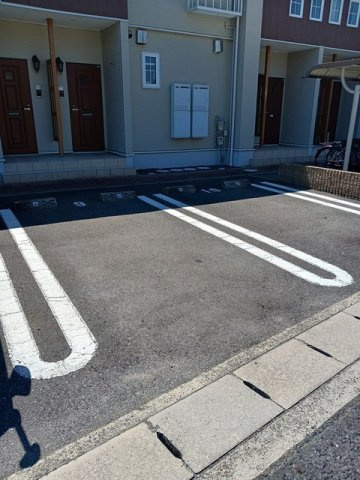 ソレアード　ノイの駐車場|駐車場があるので、車を買う予定の方も安心です