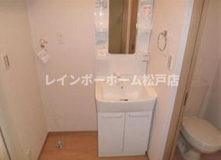 【仲介手数料：50％OFF】対象物件！の洗面所|ゆったりとスペースのある洗面所