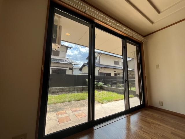 【設備】 | サンプロスパーガルデン | ３枚サッシ