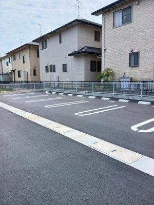 【駐車場】 | レティシアⅠ | 駐車場があるので、車を買う予定の方も安心です