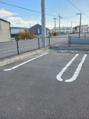 【駐車場】 | ベラ・ル－チェⅡ | 駐車場があるので、車を買う予定の方も安心です