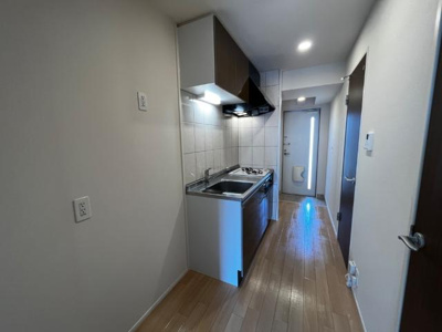 【内装】 | ヴィラ　ハルモニア | キッチンから玄関