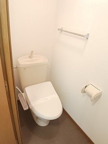 クレストール内尾Ｂのトイレ|ゆったりとした空間のトイレです