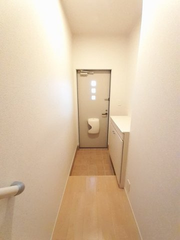 トゥルーハートⅠの玄関|収納もある玄関です