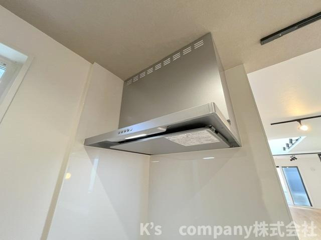 ◎茅ヶ崎市南湖6丁目　新築戸建のキッチン|お手入れのしやすいスリムタイプのレンジフード◇