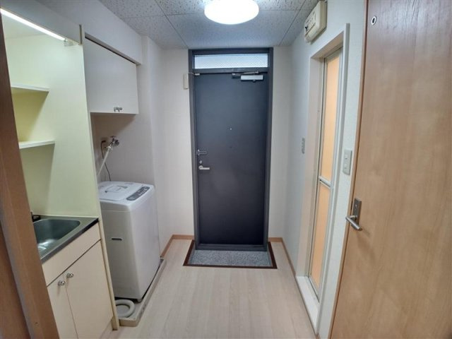 【玄関】 | レオパレスＳＨＩＮＢＡＫＵ | ※写真と現状が異なる場合は現状を優先