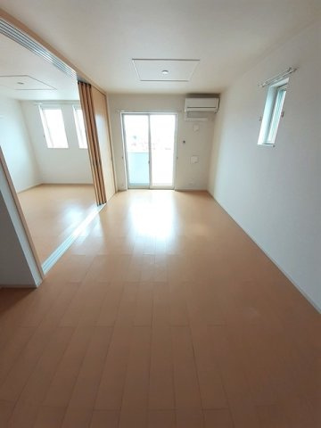 シャネル　アイの居間・リビング|こちらの居間で趣味の時間をお楽しみください