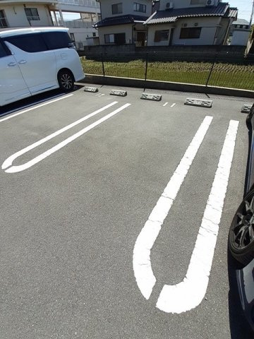 【駐車場】 | フレスクーラ　Ａ | 駐車場完備です