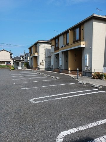 【駐車場】 | フォレストガーデンＣ | 駐車場があるので、車を買う予定の方も安心です