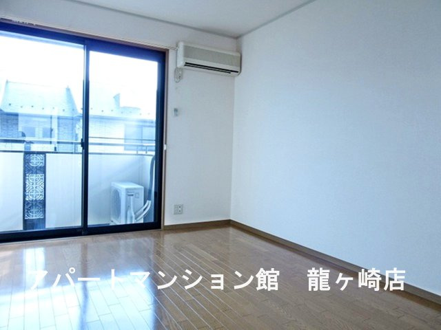 アクシス長山Aの居間・リビング