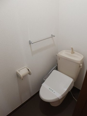 【トイレ】 | リバーサイド　Ｆ．Ｍ | 落ち着いた色調のトイレです