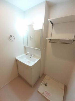 【洗面所】 | カンヌ | ゆったりとスペースのある洗面所