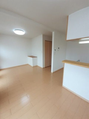 【居間・リビング】 | カサブランカ　Ａ－Ⅰ | ゆったり過ごせる居間です