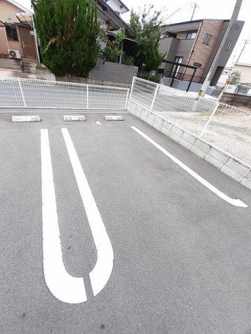 【駐車場】 | メゾン・ド・ジュネス | 駐車場があるので、車を買う予定の方も安心です