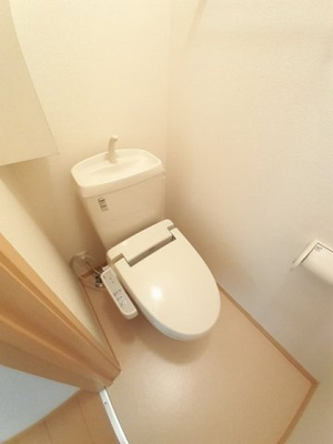 【トイレ】 | カーサ・デルフィオーレＢ | ゆったりとした空間のトイレです