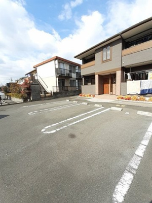 【駐車場】 | カーサ・デルフィオーレＢ | 駐車場があります