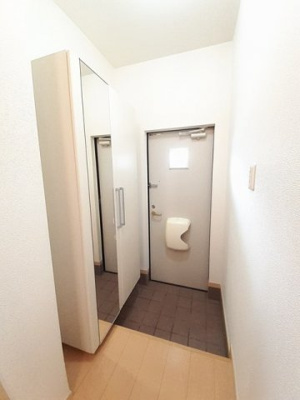 【玄関】 | カーサ・デルフィオーレＢ | きれいな玄関です