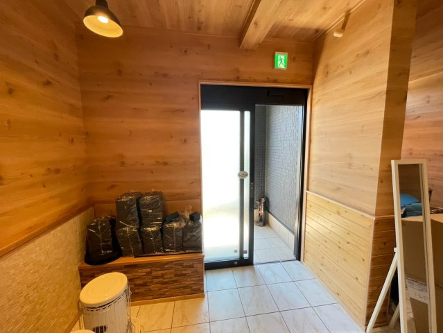 坂左右町　近藤様店舗の内装
